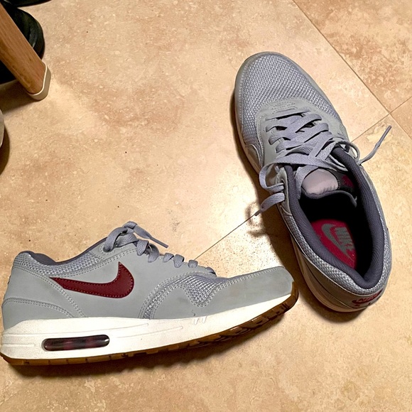 grey air max one